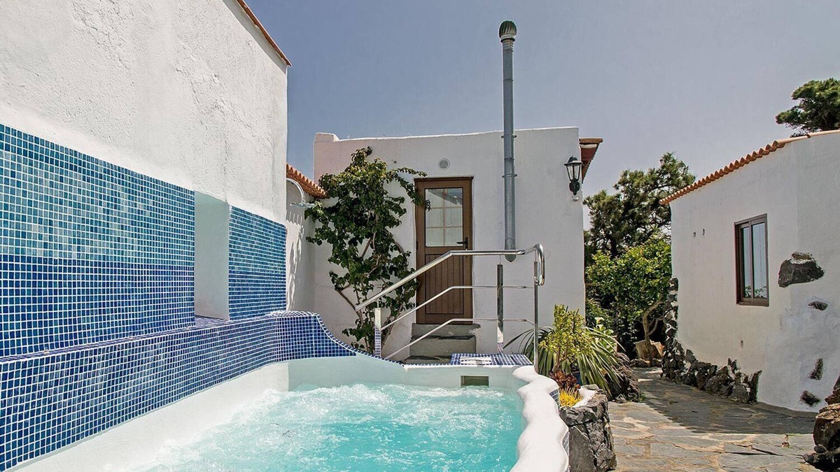El Tanque House | Finca La Hoya 3 - Tradition meets modernity - sea view, whirlpool & conservatory
