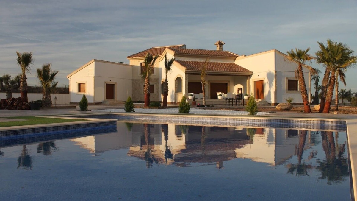 Castillo de Montemar Villa | FINCA- VILLA ESMERALDA