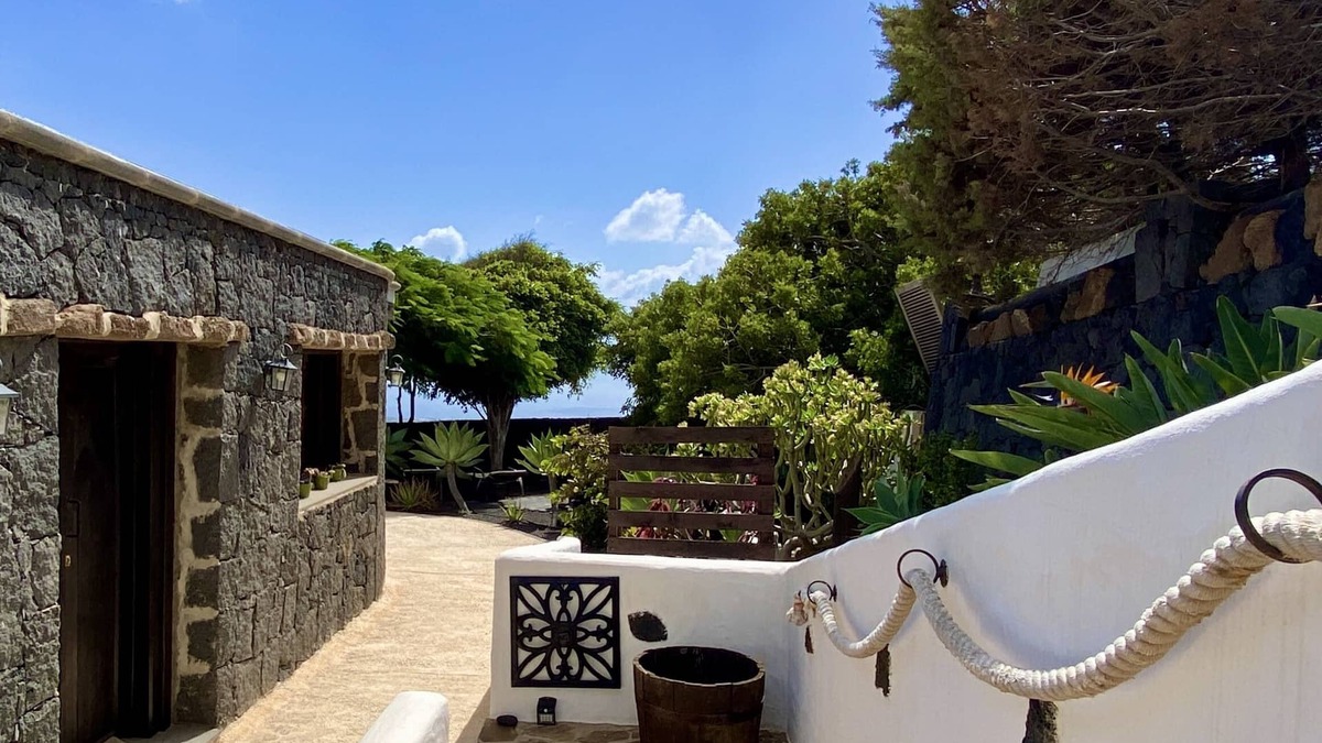 Macher Cottage | Finca with breathtaking sea views in La Asomada hillside, Lanzarote