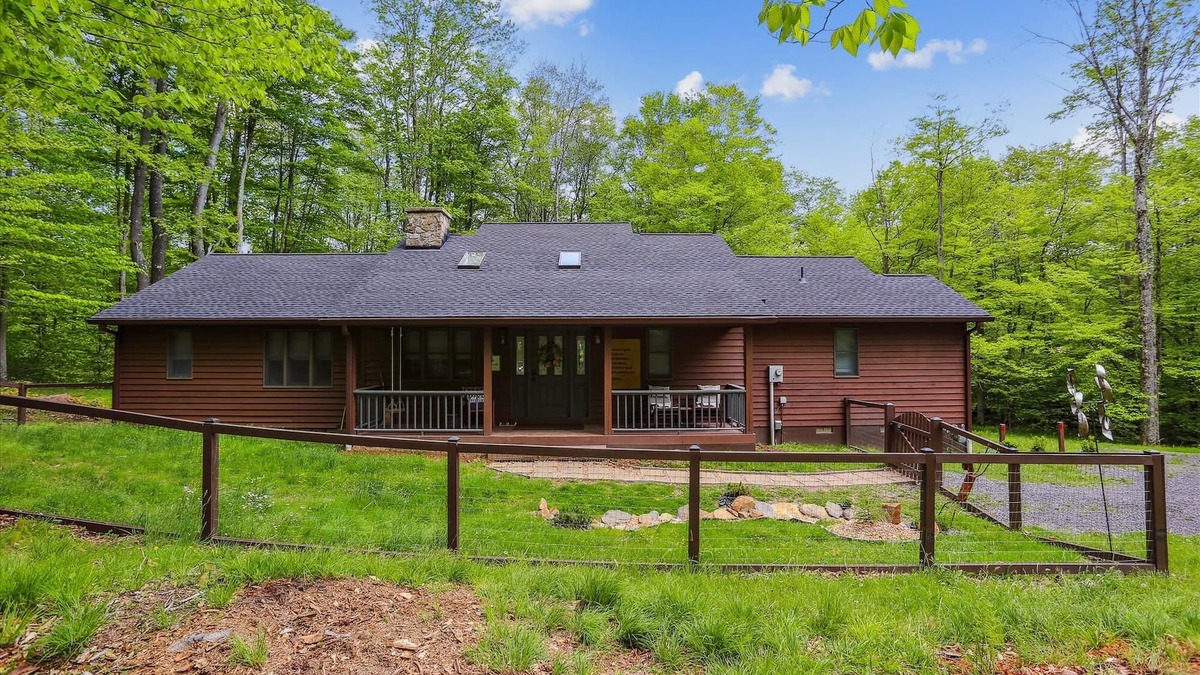 Davis House | Find complete comfort in this beautiful and secluded mountain cottage!