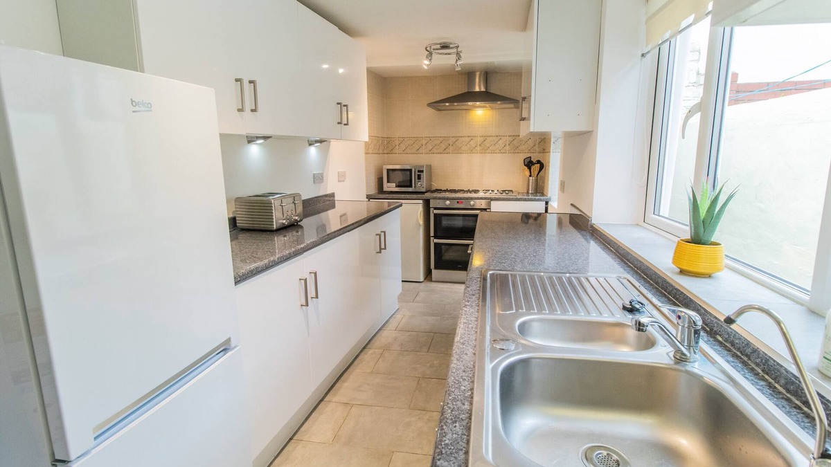 South Shields House | ✪ Find DWELLCOME HOME Ltd✪ 8 Ensuite Bed Townhouse