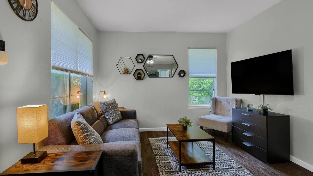 Whitesboro Bed & Breakfast | Find Peace at Charming Comfortable Downtown Home