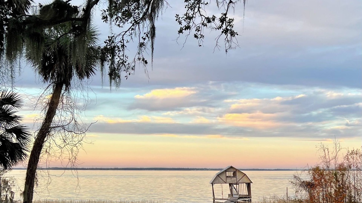 Plymouth House | Find peace & recharge at this 2 bedroom 2 bathroom home on beautiful Lake Harris