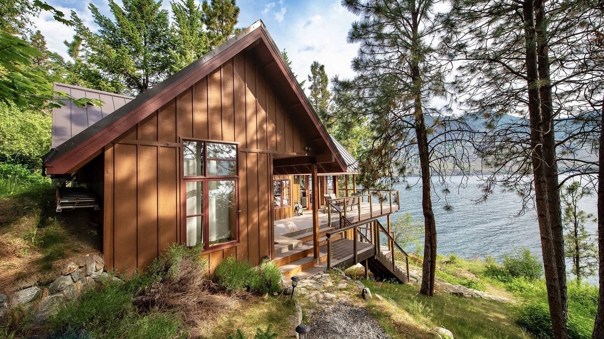 Chelan Cabin | Find serenity with a secluded lakefront cabin | Lake views + Lake Access