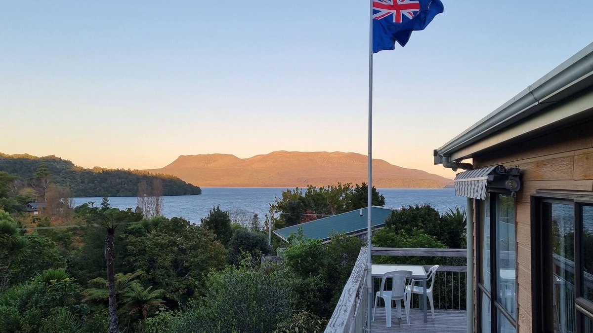 Lake Tarawera House | Find Your Peace at Trout Lodge!