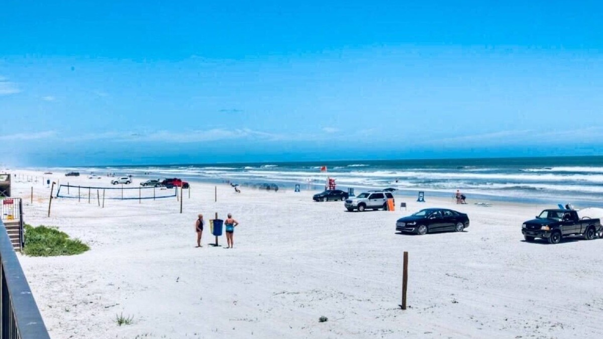 Daytona Beach Shores Condo | Find your beach here!Direct Ocean 2bdr2bath check out reviews! read description