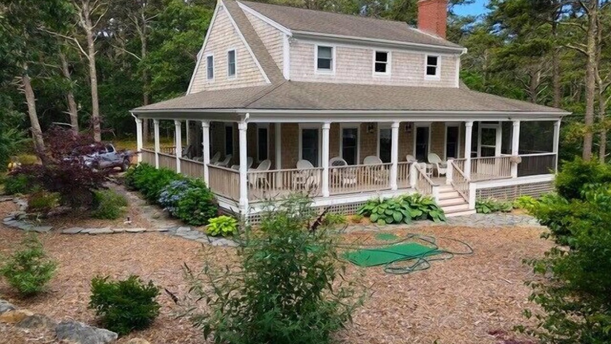 Wellfleet House | Find Your Wellfleet Vacation in this Stunning Home (1682)