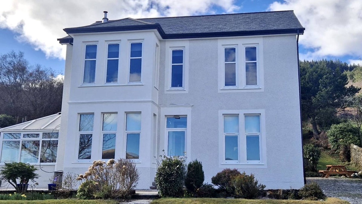 Tighnabruaich Apartment | Findhorn Upper - waterfront location, sea views, pet friendly