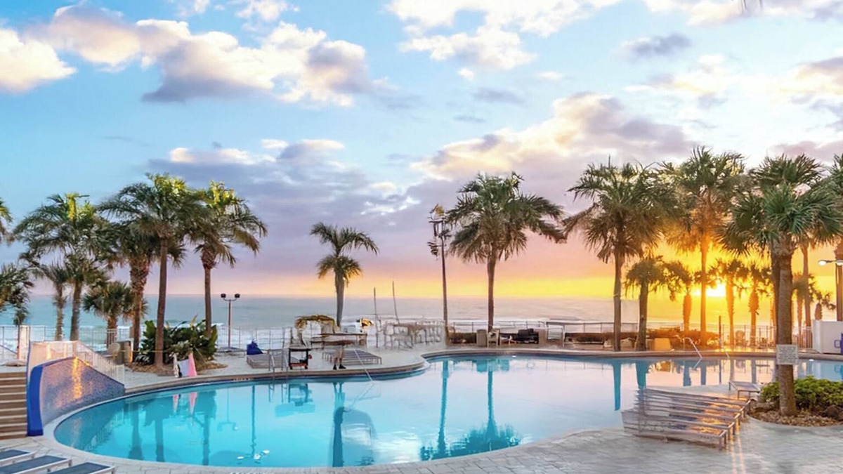 Brush - Stewarts Resort | 𝐅𝐢𝐧𝐝𝐢𝐧𝐠 𝐌𝐞𝐢𝐥𝐢-Beachfront Fun @Ocean Walk Resort+Amenities. 2BR Suite