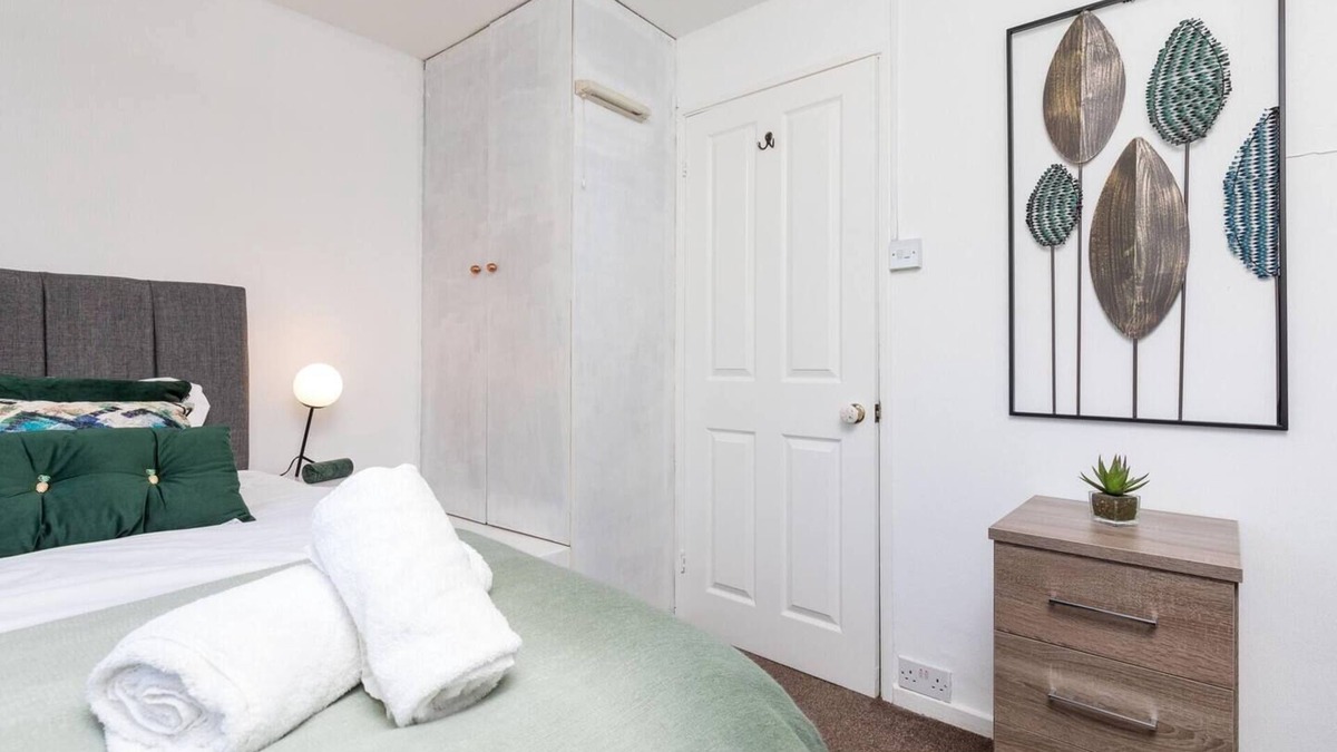 Ifield House | Findon House 10min from Gatwick airport, Findon House- Modern and Cosy 3BR