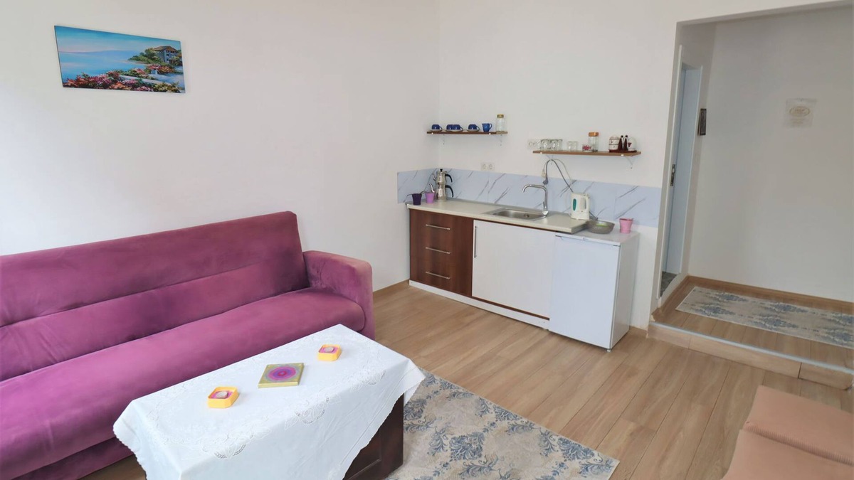 Kusadasi Apartment | Fine apartment in the center of Kusadasi. 2 minutes walk to the beach. pure nostalgia