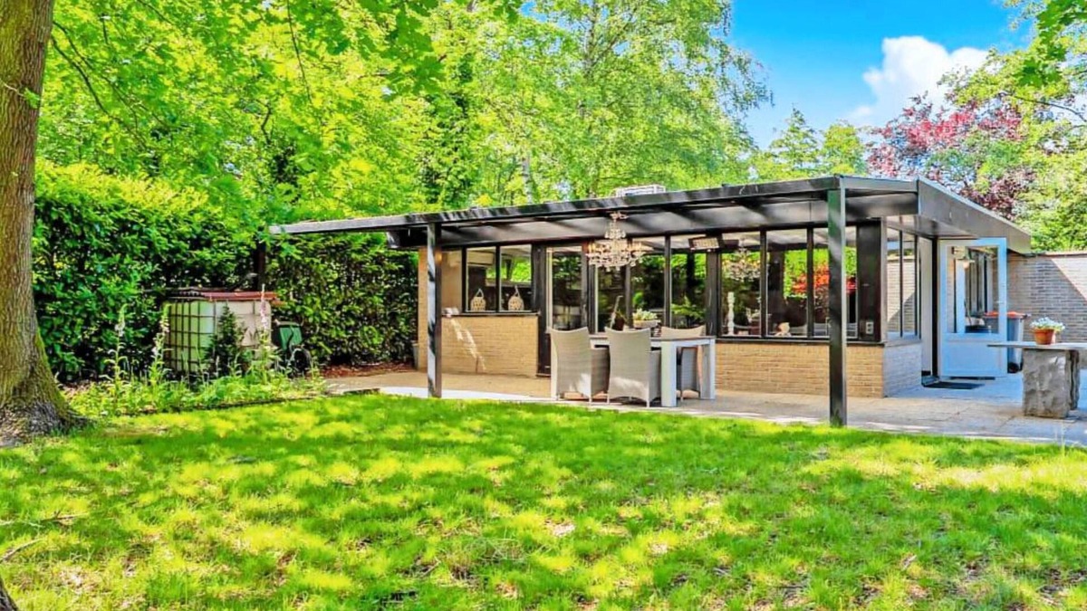 Rekem House | Fine bungalow with a garden in a wooded area