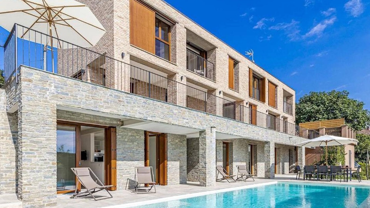 Neive Villa | Fine contemporary villa with views of the vineyards and a pool! - Villa Bianca