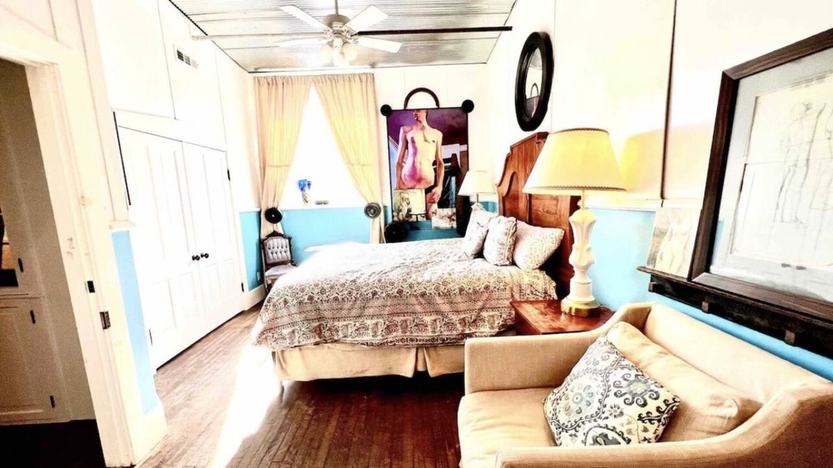 Ferdinand Apartment | Fine Furniture Factory Luxury 2 Bedroom Apartment - 15 minutes to Holiday World!
