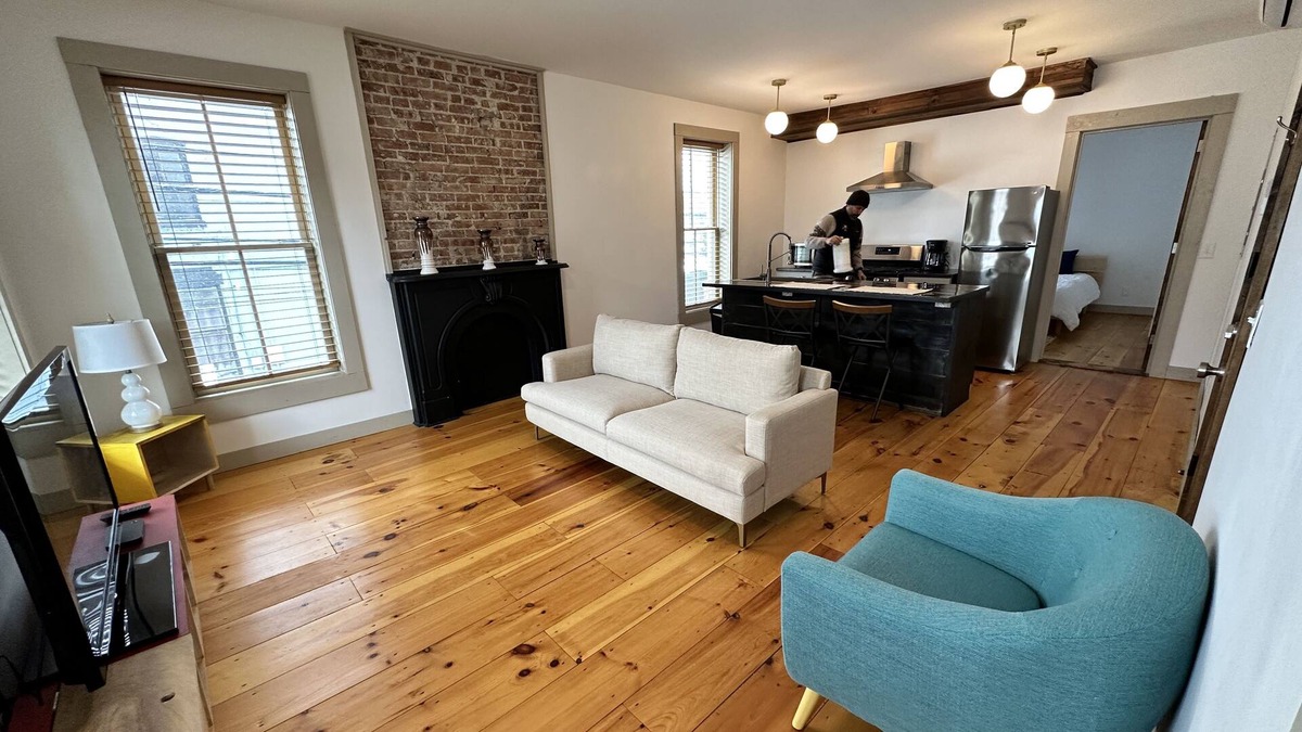 Newburgh House | Finely Restored Apartment In Historic Building