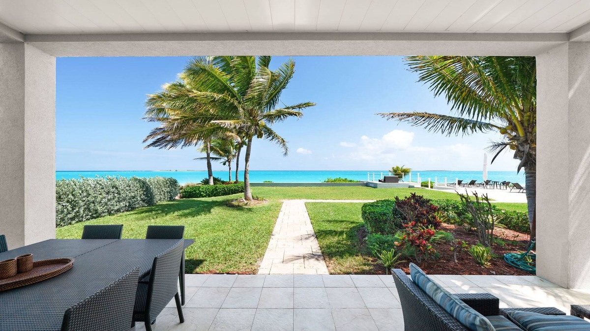 Jimmy Hill Villa | Finest Beachfront on the Island