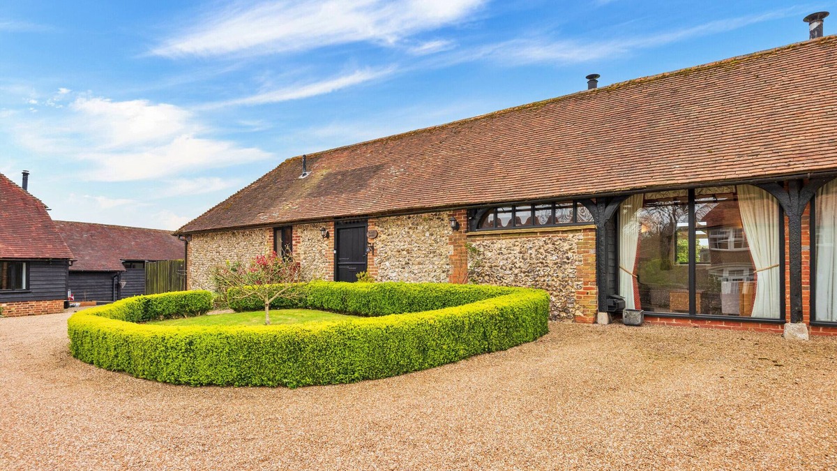 Faversham Cottage | Finest Retreats | Flint Barn