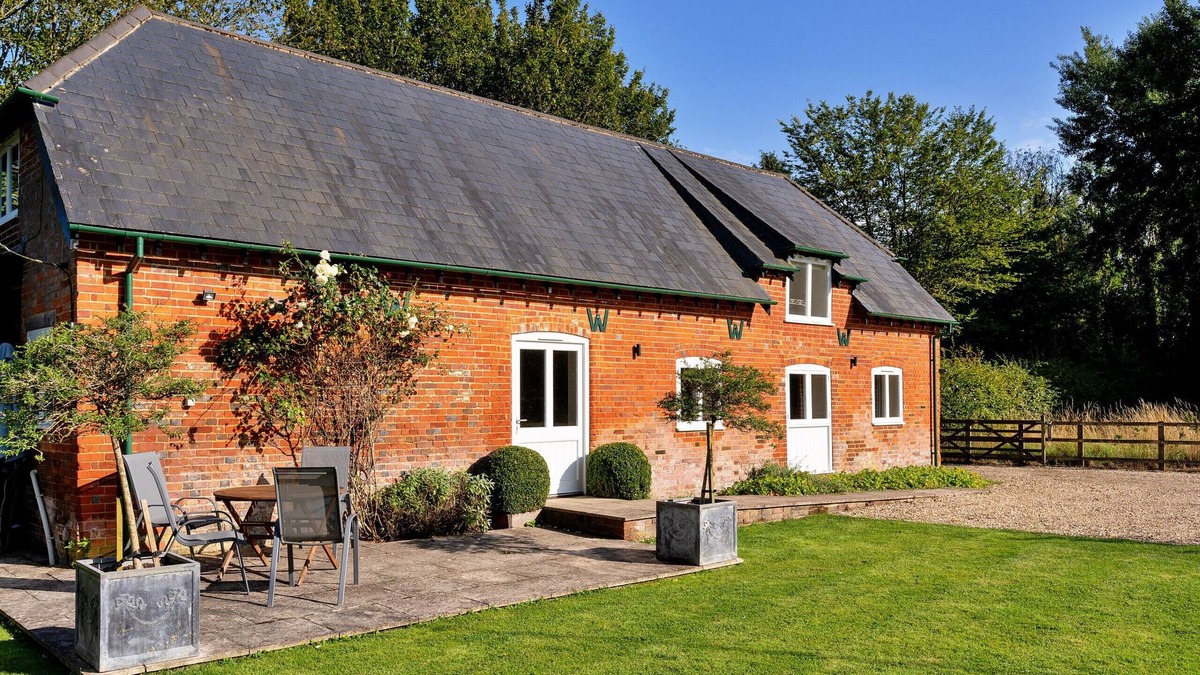 Freefolk Cottage | Finest Retreats | The Old Granary