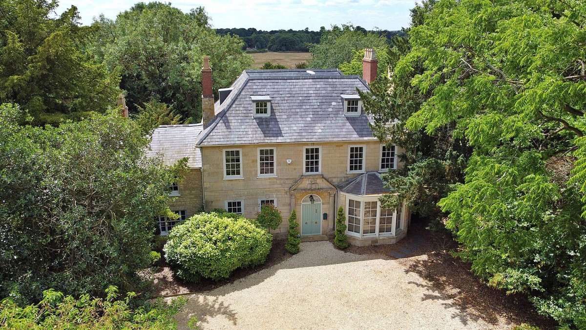 Yardley Gobion House | Finest Retreats | The Half-Ttich Manor
