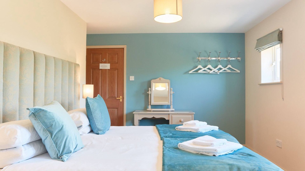 Dalbury Lees Cottage | Finest Retreats | Meadow View