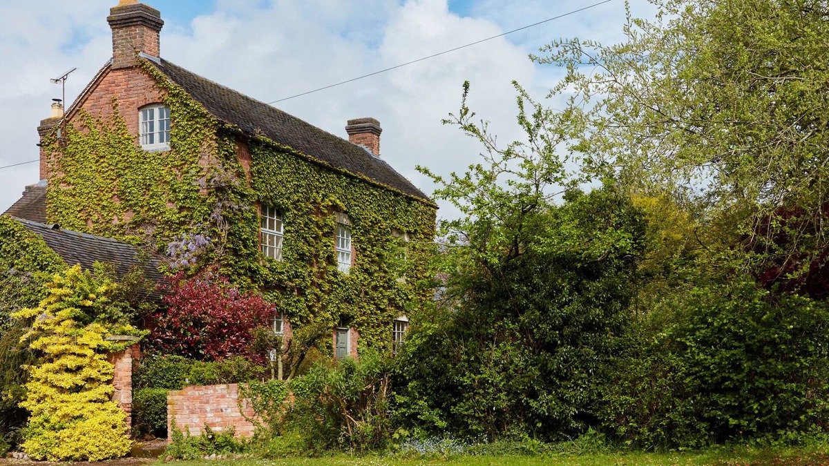 Dalbury Lees Cottage | Finest Retreats | The Farmhouse at Nether Burrows Farm