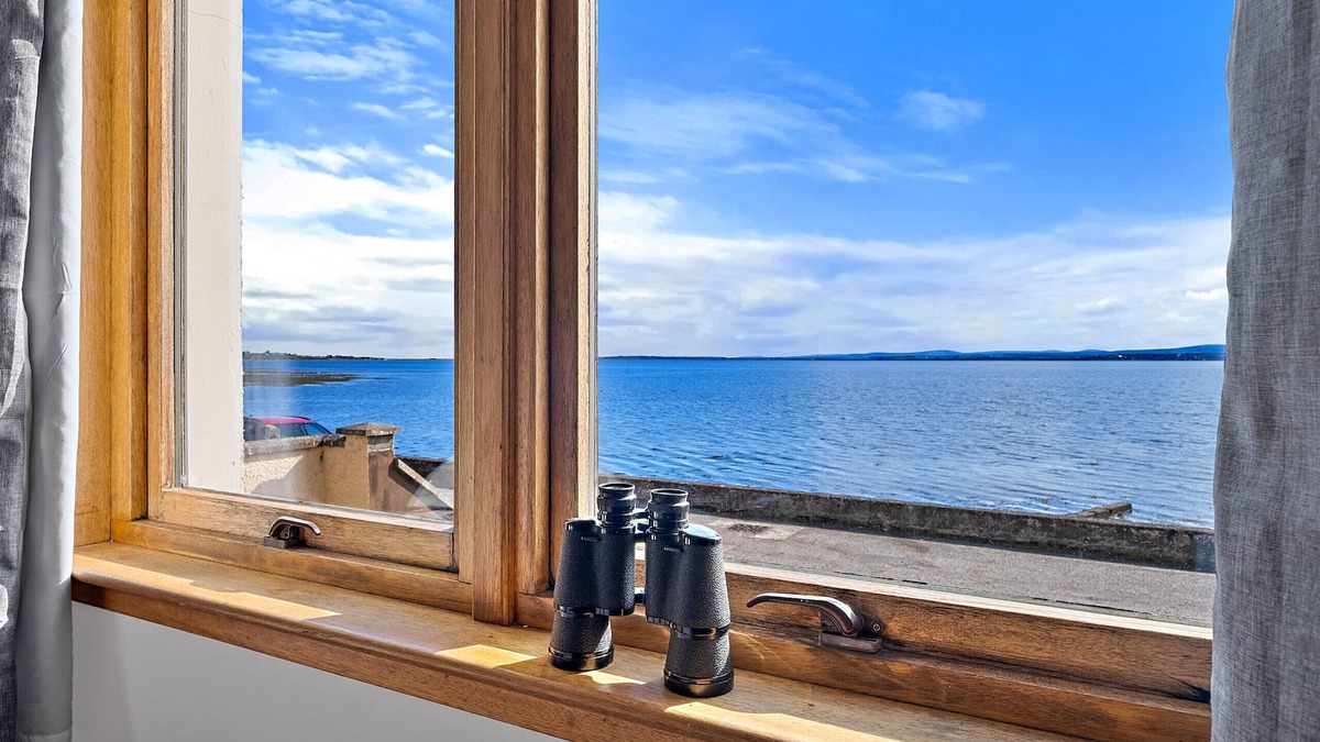 Avoch House | Finest Retreats | The Sea Cottage