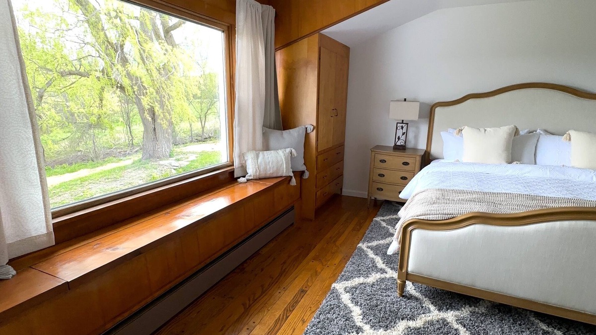 South Hill House | Finger Lakes South Point Cayuga Lake Lookout