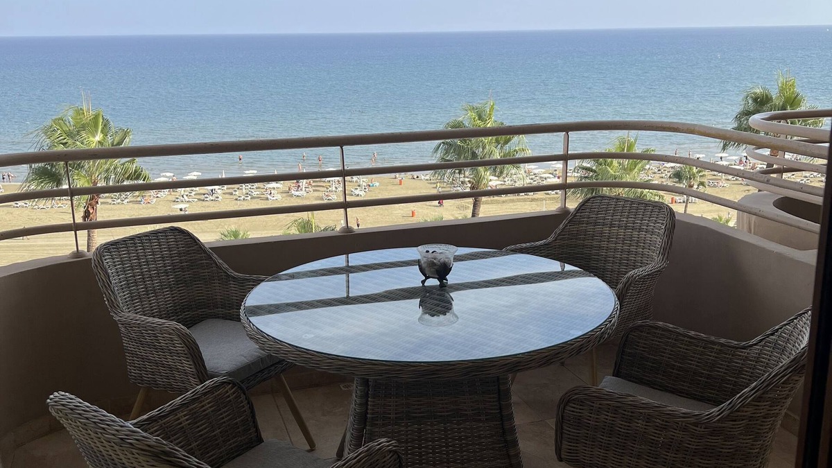 Larnaca City Centre Apartment | Finikoudes Beech front views Carisa Ithaki
