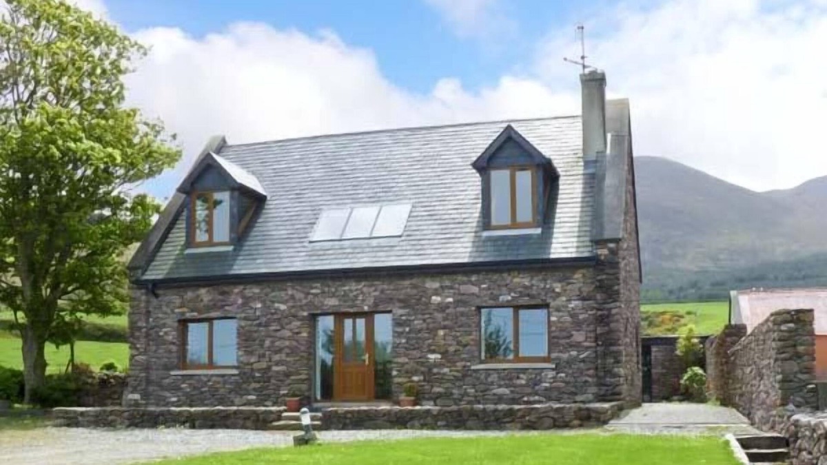 Castlegregory Cottage | FINN HOUSE, pet friendly in Castlegregory, County Kerry