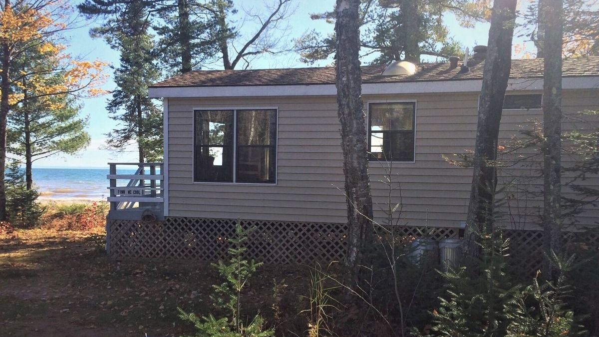 La Pointe Cabin | Finn McCool - 200 Feet of Sand Beach just steps away!