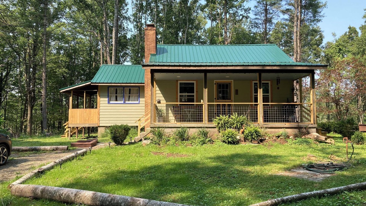 Ferrum Cabin | Finn’s Folly: a Private Cabin right off the Parkway