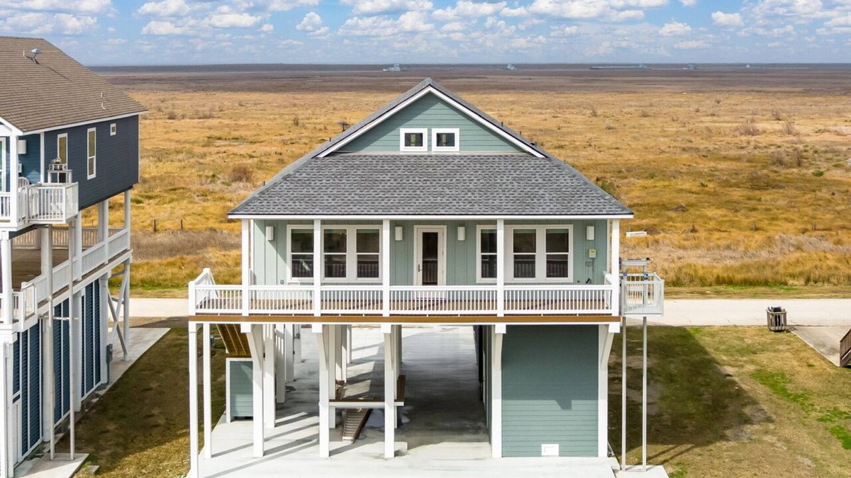 Port Bolivar House | Fins & Feathers! Ocean view and just so pretty!