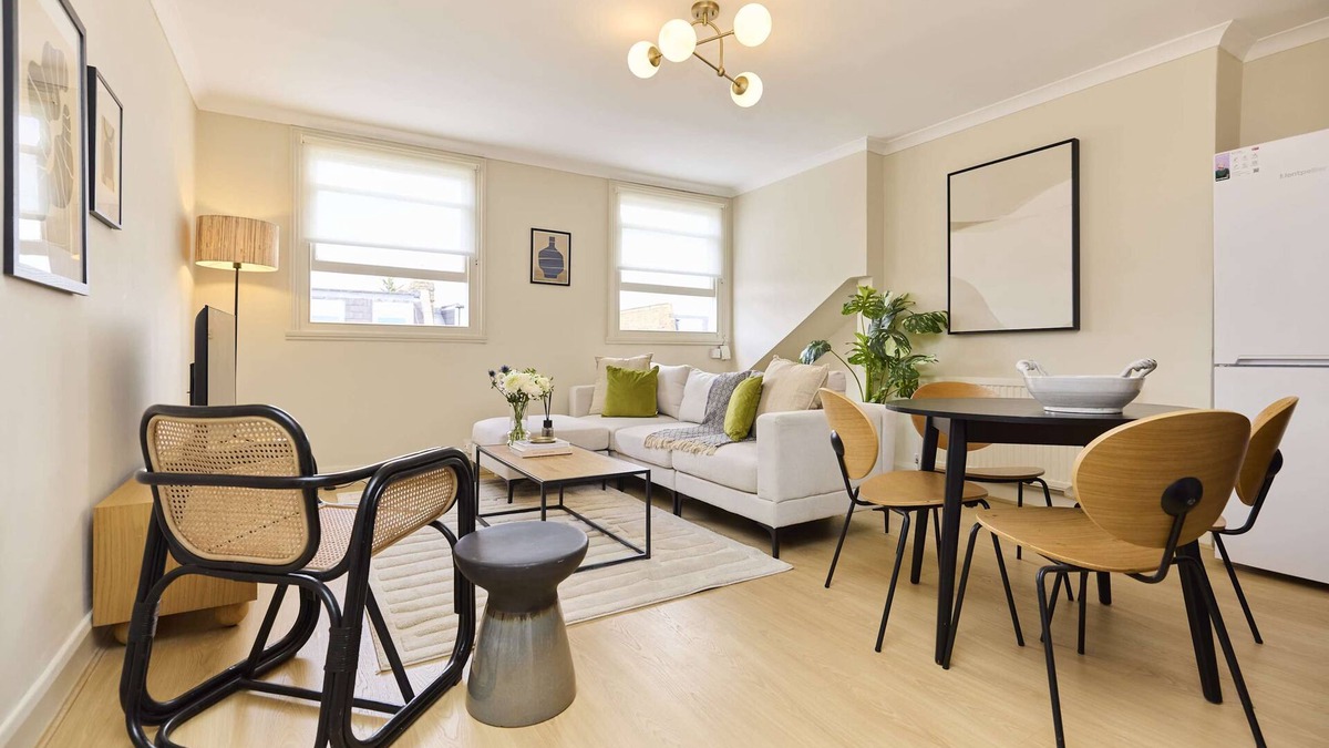 Brownswood Apartment | Finsbury Park Two-Bed Split-Level Flat