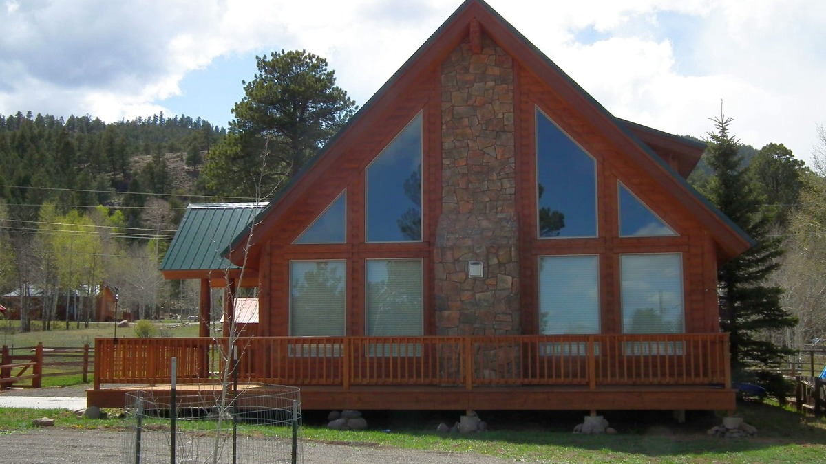 Ponderosa Pines Cabin | Fir Oasis Cozy Mountain Cabin