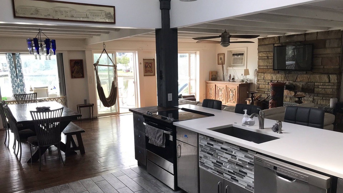 Bay Shore House | FIRE ISLAND IS FULL-.Day trip!1 mile to the ferry.Drive 20-W. FIRE ISLAND Beach
