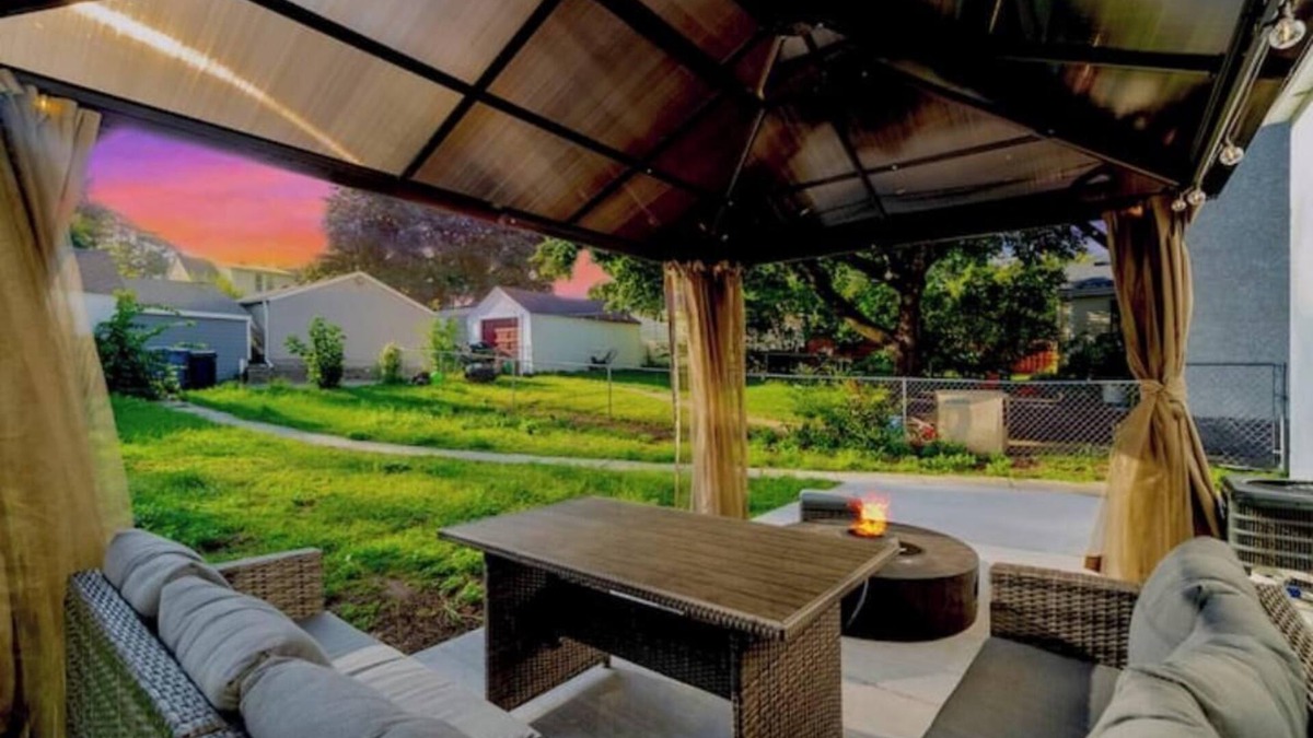 Nokomis House | Fire Pit 8 Mins From airport 15 Mins from DT