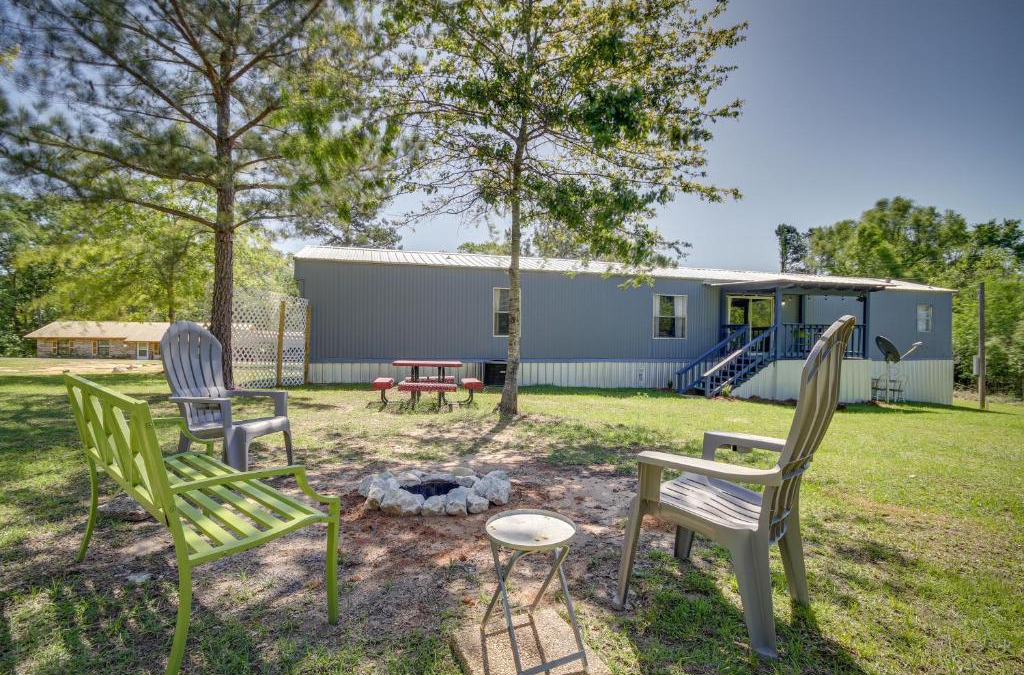 Newhebron House | Fire Pit and Deck Peaceful Silver Creek Retreat