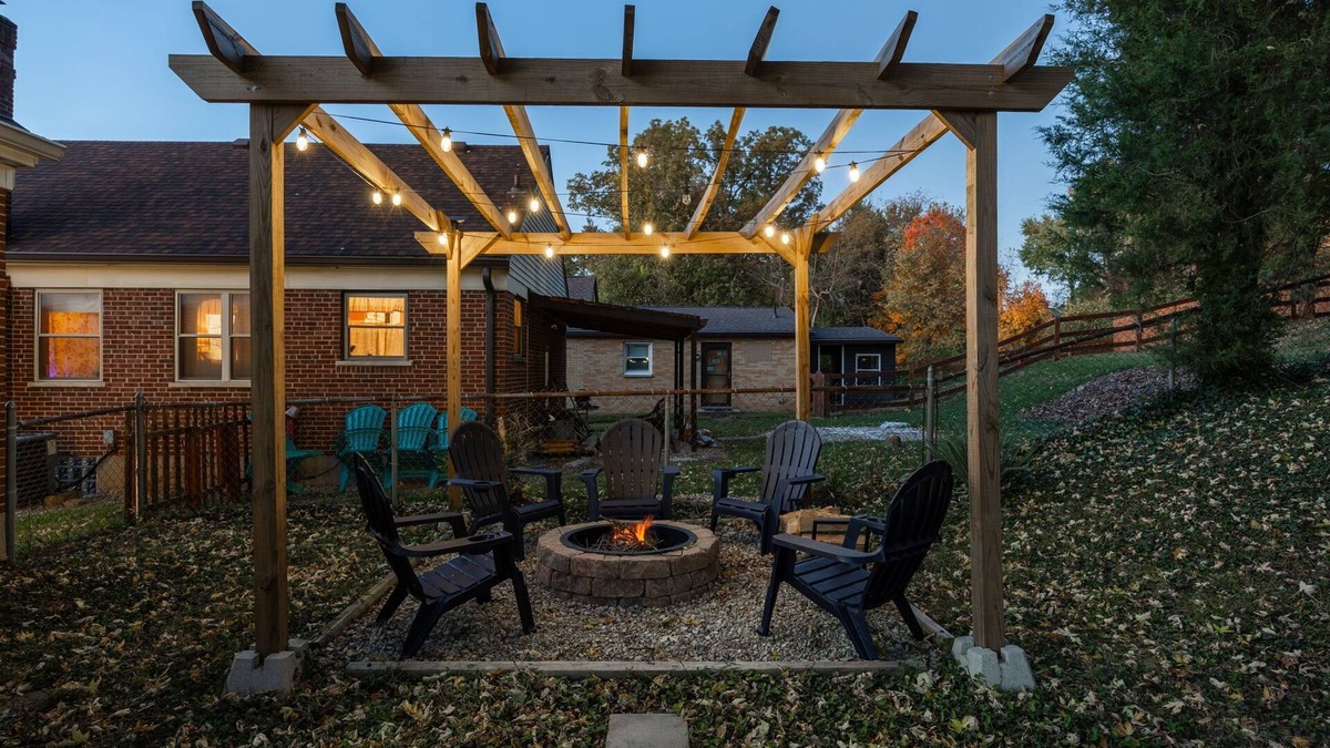 Golf Manor House | Fire Pit, Coffee Bar, Deck, Grill, Game Room