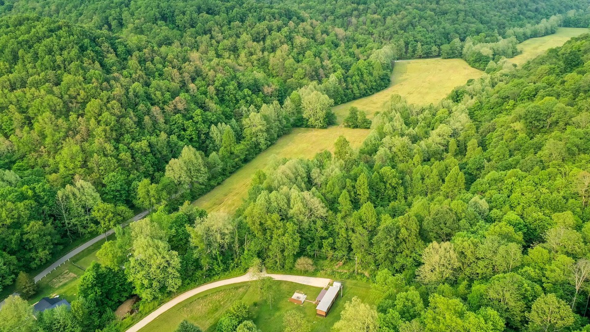 South Shore Cabin | Fire Pit & Fall Foliage Views: Kentucky Mtn Home!