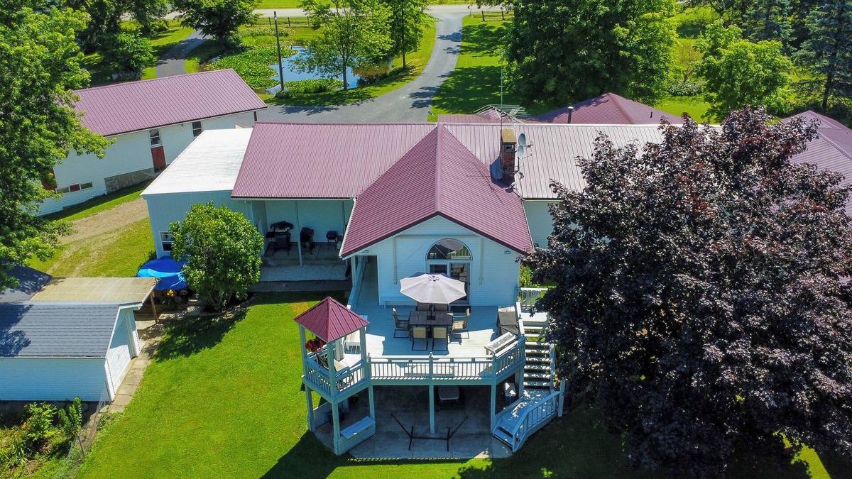 North East House | Fire Pit + Game Room: North East Family Retreat!