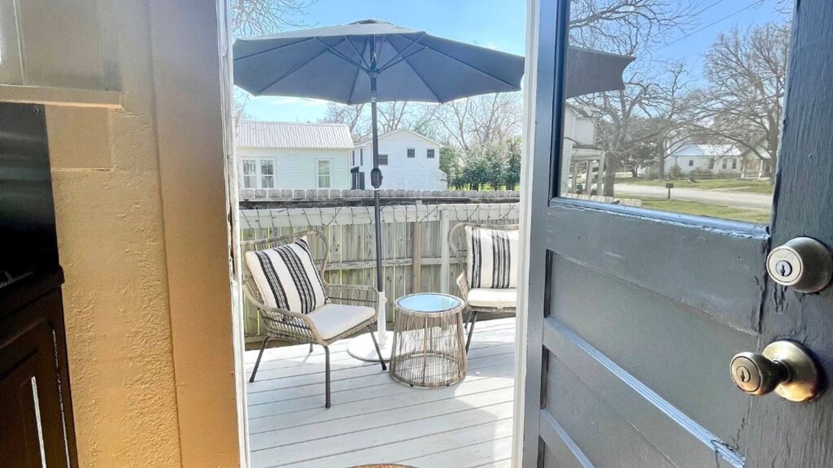 La Grange House | Fire Pit + Walk to Downtown Square + Sleeps 5