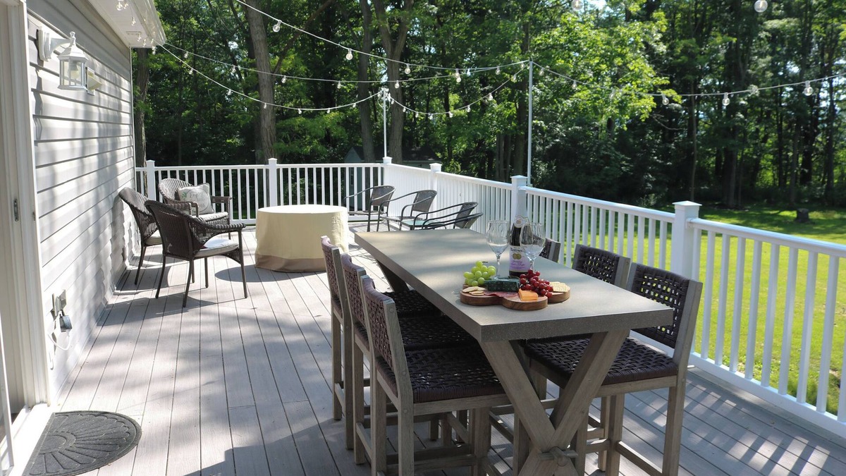 Town of Jerusalem Cottage | Fire Table, Lg Backyard & Deck, 3BDR Cottage, Penn Yan