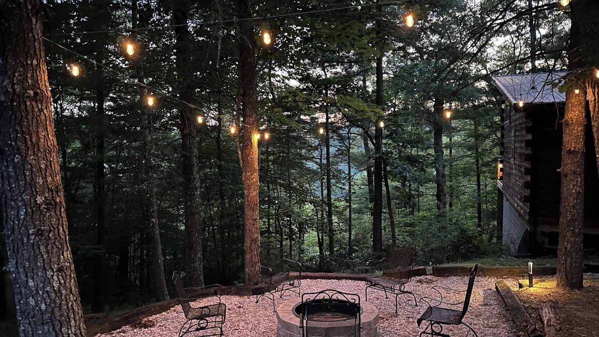 Primrose Cabin | Firefly 3BR/3BA cabin with amazing views!
