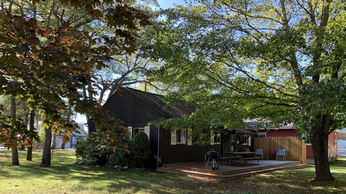 Au Gres House | Firefly cottage located in Au Gres just perfect for a quick get away!