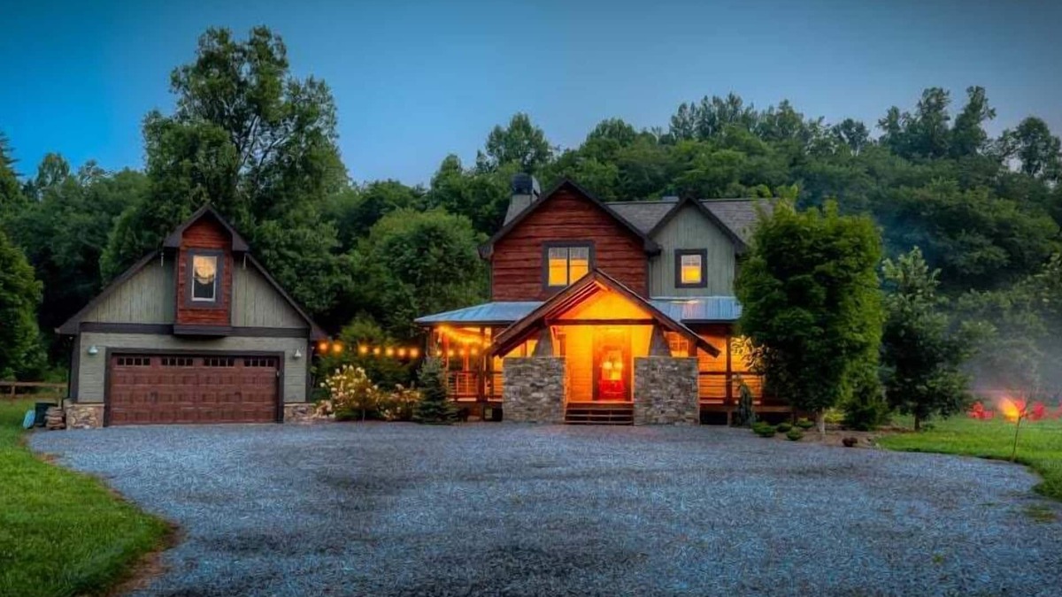 Blue Ridge Cabin | Firefly Farmhouse - Riverfront | Modern | 2 Bedroom w loft