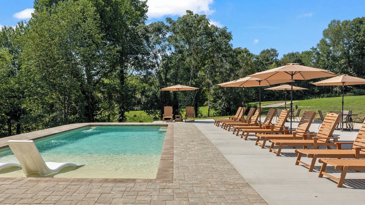 Silver Point Cabin | Firefly Hideaway: Glamping with Hot Tub & Pool