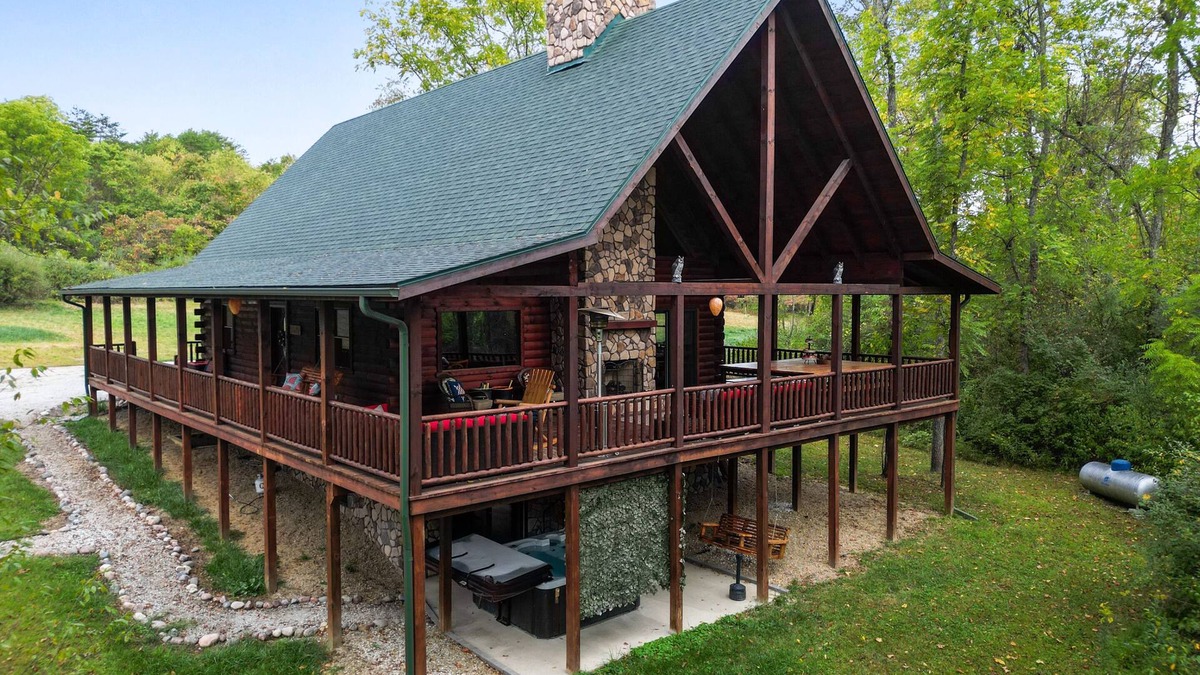 Carbon Hill Cabin | Firefly Hollow Lodge | Private Lot | Secluded