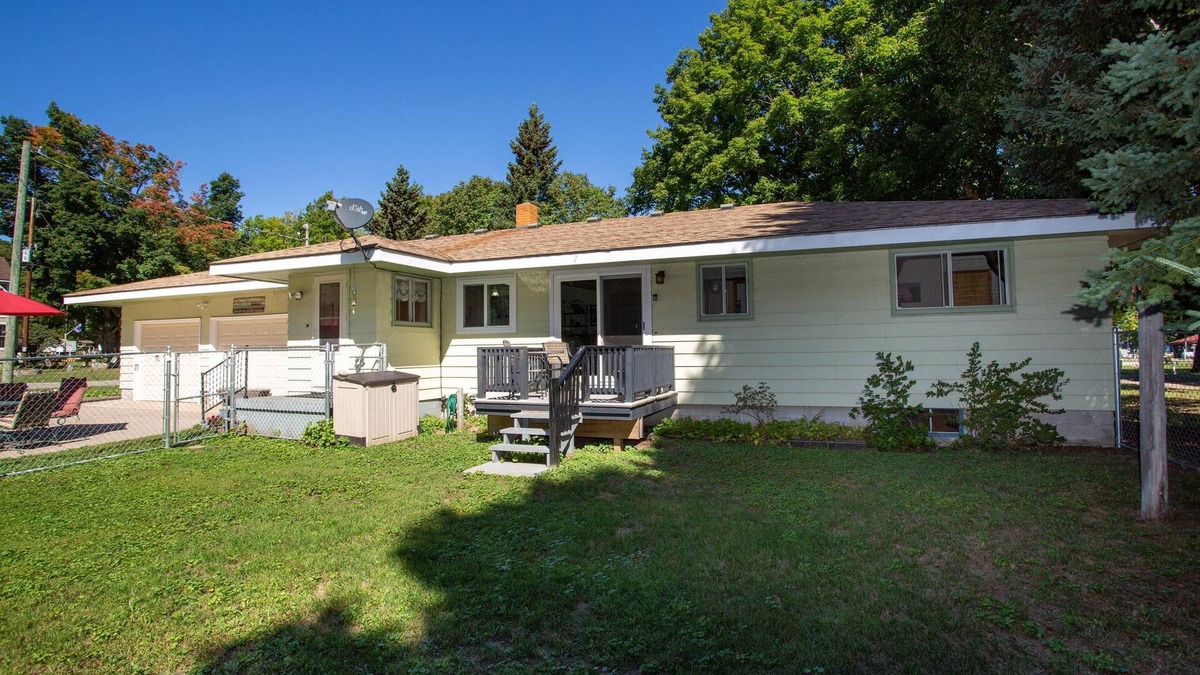 Grand Marais House | Firefly House - Comforts of home across from beach/campground