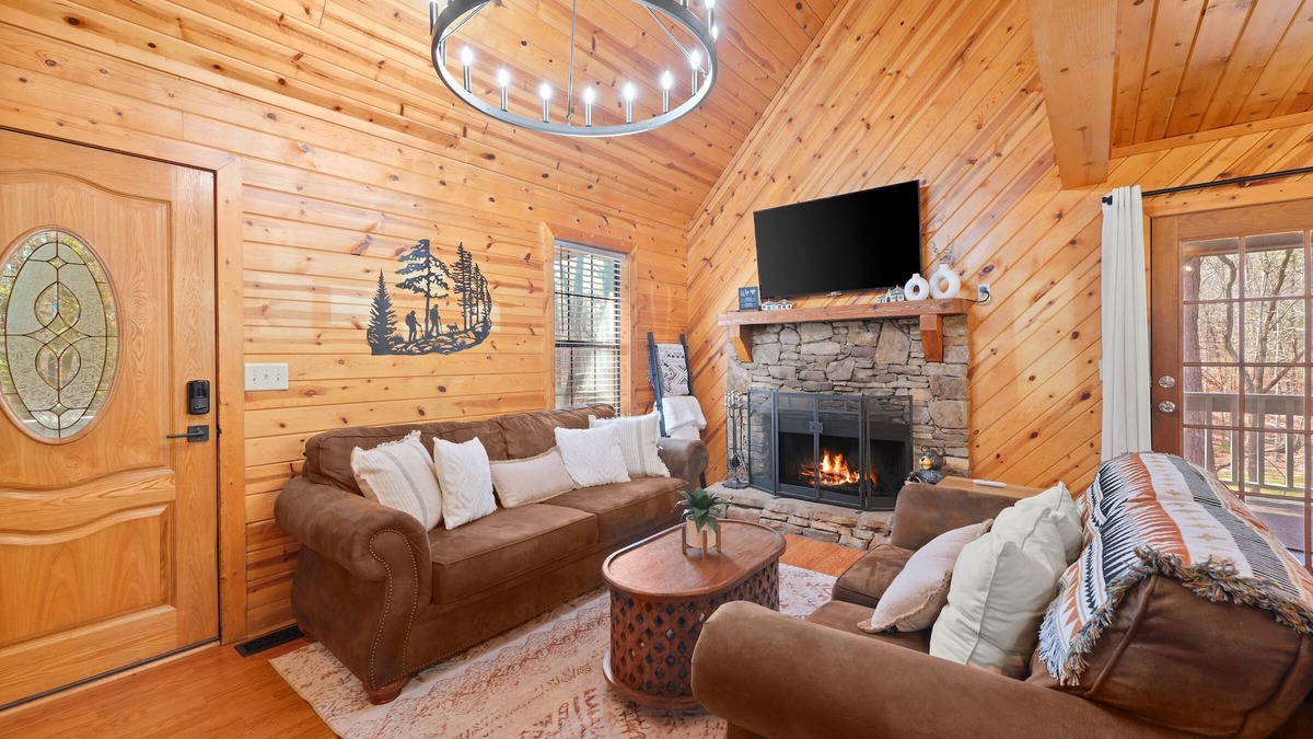 Sautee Nacoochee House | Firefly Lodge -4 bedroom cabin minutes from Helen-Pet Friendly, Hot Tub, Firepit
