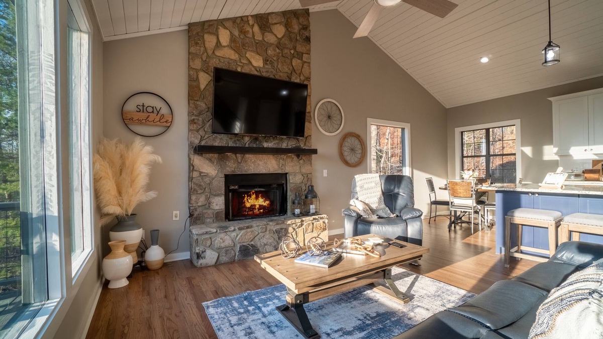 Helen Cabin | Firefly Mtn Retreat - Amazing Mountain Views and Family Entertainment